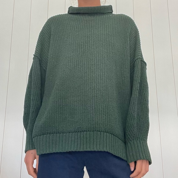 GREEN SWEATER - Picture 1 of 4
